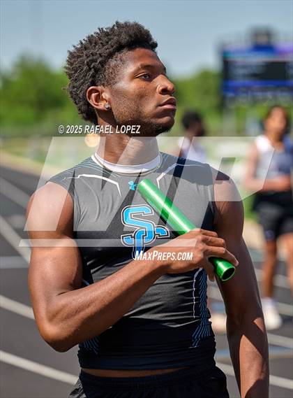 Thumbnail 1 in UIL 6A Track & Field Area 21&22 (4x200M Relay) photogallery.