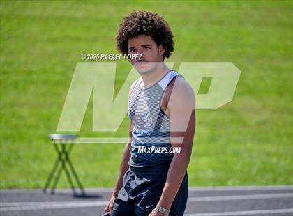Thumbnail 2 in UIL 6A Track & Field Area 21&22 (4x200M Relay) photogallery.