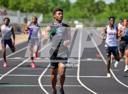 Thumbnail 1 in UIL 6A Track & Field Area 21&22 (4x200M Relay) photogallery.