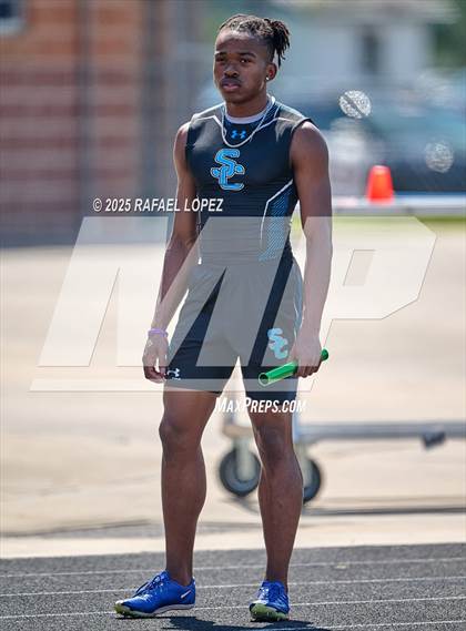 Thumbnail 2 in UIL 6A Track & Field Area 21&22 (4x200M Relay) photogallery.