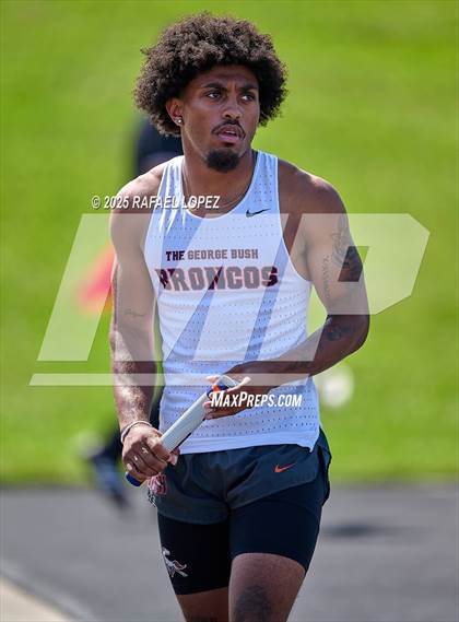 Thumbnail 1 in UIL 6A Track & Field Area 21&22 (4x200M Relay) photogallery.