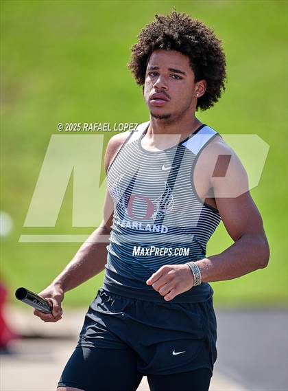 Thumbnail 2 in UIL 6A Track & Field Area 21&22 (4x200M Relay) photogallery.