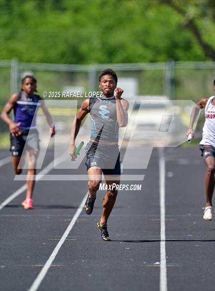 Thumbnail 3 in UIL 6A Track & Field Area 21&22 (4x200M Relay) photogallery.