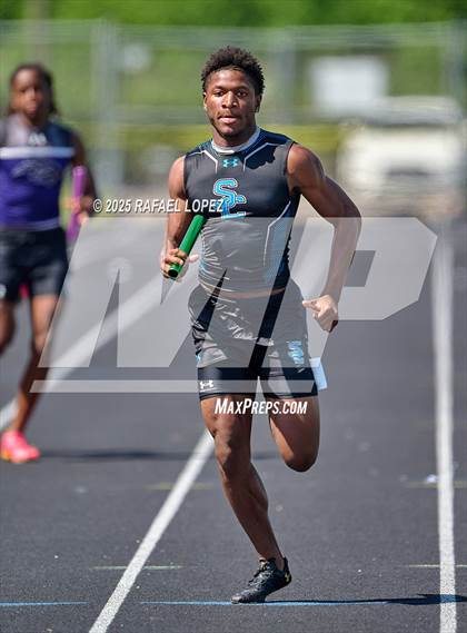Thumbnail 2 in UIL 6A Track & Field Area 21&22 (4x200M Relay) photogallery.