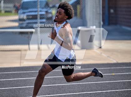 Thumbnail 2 in UIL 6A Track & Field Area 21&22 (4x200M Relay) photogallery.