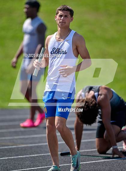 Thumbnail 1 in UIL 6A Track & Field Area 21&22 (4x200M Relay) photogallery.