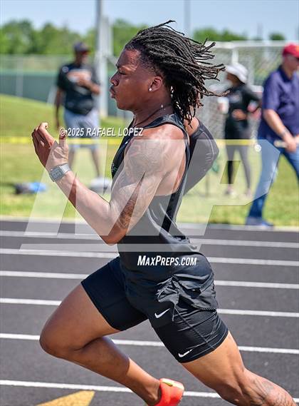 Thumbnail 3 in UIL 6A Track & Field Area 21&22 (4x200M Relay) photogallery.