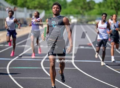 Thumbnail 2 in UIL 6A Track & Field Area 21&22 (4x200M Relay) photogallery.