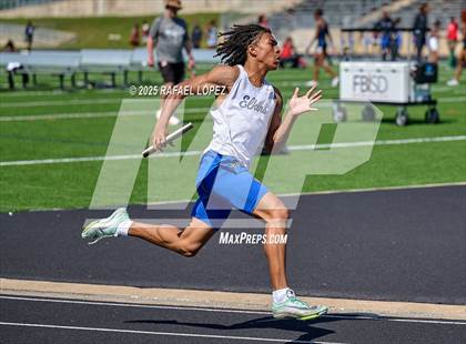 Thumbnail 1 in UIL 6A Track & Field Area 21&22 (4x200M Relay) photogallery.