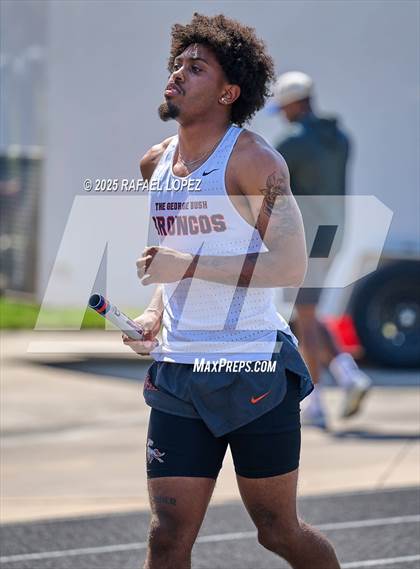 Thumbnail 2 in UIL 6A Track & Field Area 21&22 (4x200M Relay) photogallery.