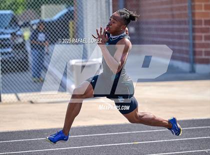 Thumbnail 1 in UIL 6A Track & Field Area 21&22 (4x200M Relay) photogallery.