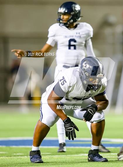 Thumbnail 1 in Grand Oaks vs College Park photogallery.