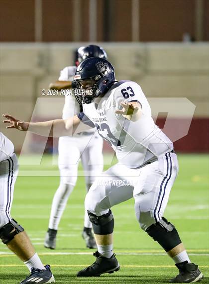 Thumbnail 2 in Grand Oaks vs College Park photogallery.