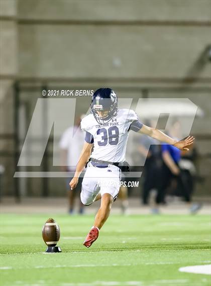 Thumbnail 3 in Grand Oaks vs College Park photogallery.