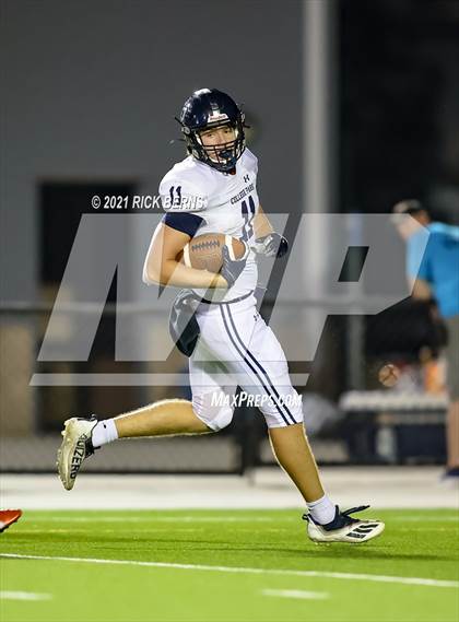 Thumbnail 3 in Grand Oaks vs College Park photogallery.