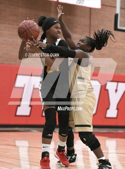 Thumbnail 1 in Long Beach Poly vs Etiwanda (Troy Classic) photogallery.