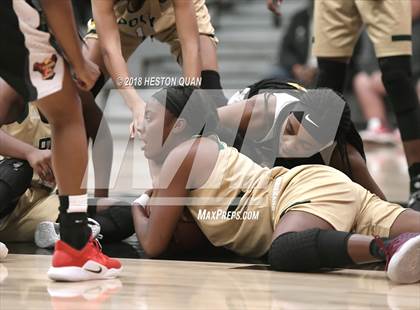 Thumbnail 3 in Long Beach Poly vs Etiwanda (Troy Classic) photogallery.