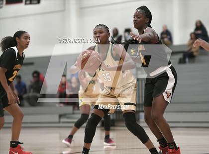 Thumbnail 2 in Long Beach Poly vs Etiwanda (Troy Classic) photogallery.
