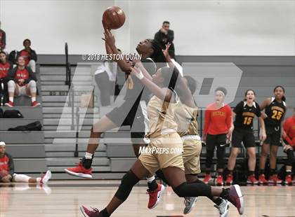 Thumbnail 2 in Long Beach Poly vs Etiwanda (Troy Classic) photogallery.