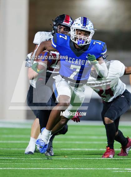 Thumbnail 3 in Decatur vs Wichita Falls (UIL 4A D1 Quarterfinal Playoff) photogallery.