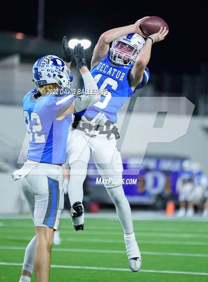 Thumbnail 2 in Decatur vs Wichita Falls (UIL 4A D1 Quarterfinal Playoff) photogallery.