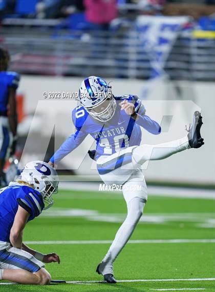 Thumbnail 2 in Decatur vs Wichita Falls (UIL 4A D1 Quarterfinal Playoff) photogallery.