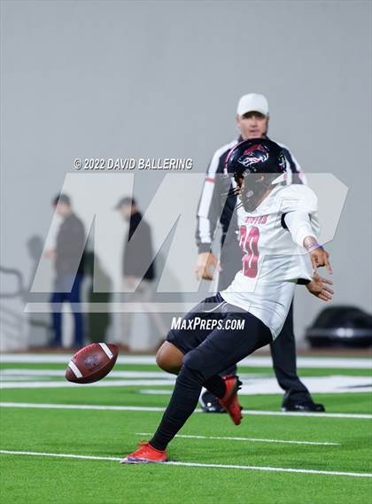 Thumbnail 2 in Decatur vs Wichita Falls (UIL 4A D1 Quarterfinal Playoff) photogallery.
