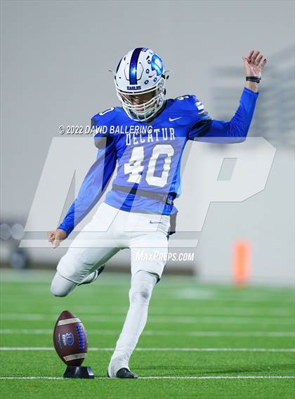 Thumbnail 2 in Decatur vs Wichita Falls (UIL 4A D1 Quarterfinal Playoff) photogallery.
