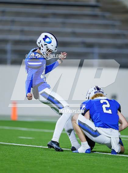 Thumbnail 2 in Decatur vs Wichita Falls (UIL 4A D1 Quarterfinal Playoff) photogallery.