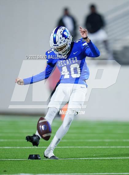 Thumbnail 2 in Decatur vs Wichita Falls (UIL 4A D1 Quarterfinal Playoff) photogallery.