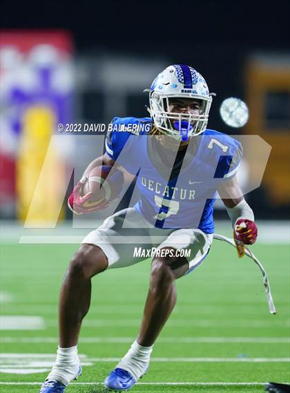 Thumbnail 1 in Decatur vs Wichita Falls (UIL 4A D1 Quarterfinal Playoff) photogallery.