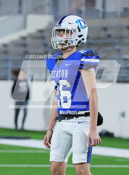 Thumbnail 1 in Decatur vs Wichita Falls (UIL 4A D1 Quarterfinal Playoff) photogallery.