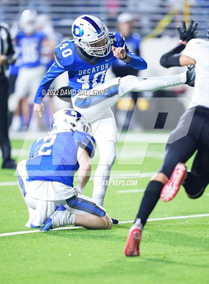 Thumbnail 3 in Decatur vs Wichita Falls (UIL 4A D1 Quarterfinal Playoff) photogallery.