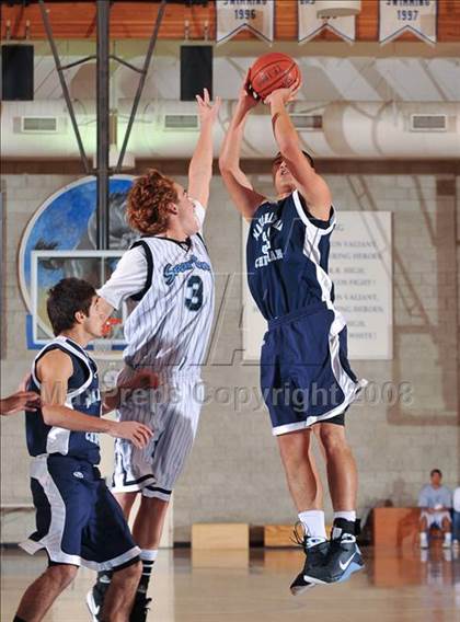 Thumbnail 2 in Villa Park vs. Maranatha Christian (MaxPreps Holiday Classic) photogallery.