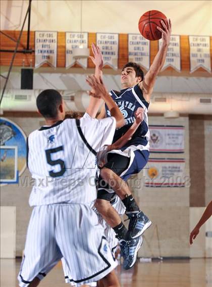 Thumbnail 3 in Villa Park vs. Maranatha Christian (MaxPreps Holiday Classic) photogallery.