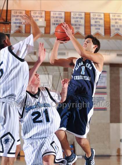 Thumbnail 2 in Villa Park vs. Maranatha Christian (MaxPreps Holiday Classic) photogallery.