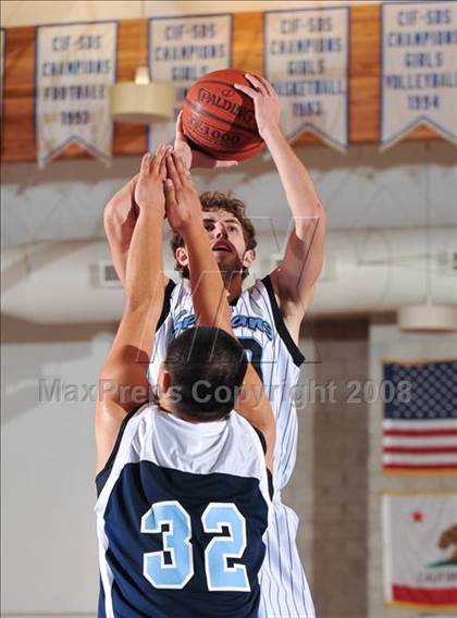 Thumbnail 3 in Villa Park vs. Maranatha Christian (MaxPreps Holiday Classic) photogallery.