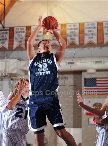 Thumbnail 2 in Villa Park vs. Maranatha Christian (MaxPreps Holiday Classic) photogallery.