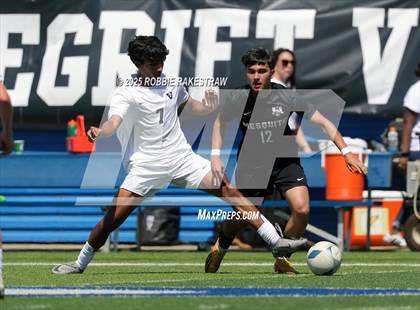 Thumbnail 3 in Vandegrift vs. Mesquite (UIL 6A Soccer Division II Final) photogallery.