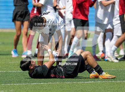 Thumbnail 2 in Vandegrift vs. Mesquite (UIL 6A Soccer Division II Final) photogallery.