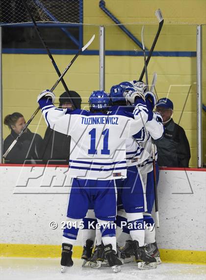 Thumbnail 2 in New Canaan vs. Darien (FCIAC Semifinal) photogallery.