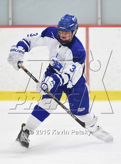 Thumbnail 3 in New Canaan vs. Darien (FCIAC Semifinal) photogallery.