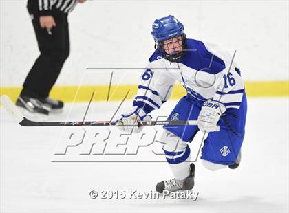 Thumbnail 2 in New Canaan vs. Darien (FCIAC Semifinal) photogallery.