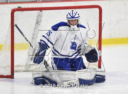 Thumbnail 3 in New Canaan vs. Darien (FCIAC Semifinal) photogallery.