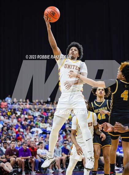 Thumbnail 2 in Beaumont United vs. Brennan (UIL 6A Basketball State Semifinal) photogallery.