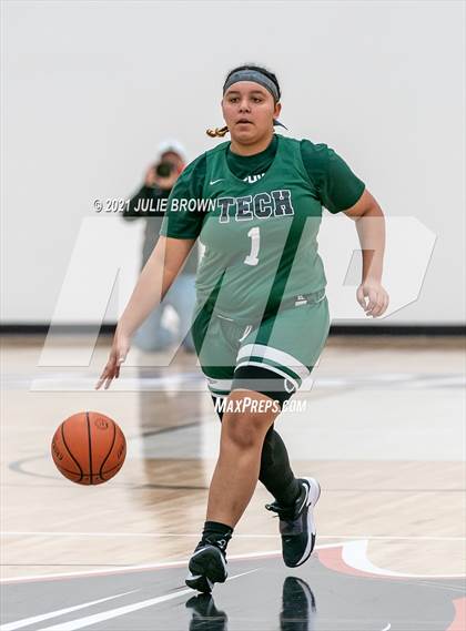 Thumbnail 2 in Indianapolis Arsenal Technical vs Park Tudor (Park Tudor Shootout) photogallery.