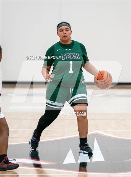 Thumbnail 1 in Indianapolis Arsenal Technical vs Park Tudor (Park Tudor Shootout) photogallery.