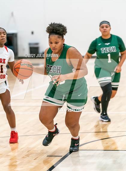 Thumbnail 1 in Indianapolis Arsenal Technical vs Park Tudor (Park Tudor Shootout) photogallery.
