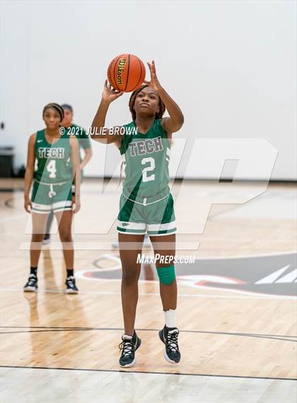 Thumbnail 2 in Indianapolis Arsenal Technical vs Park Tudor (Park Tudor Shootout) photogallery.