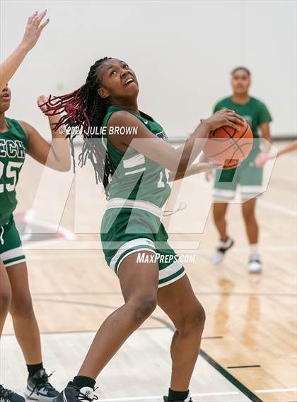 Thumbnail 2 in Indianapolis Arsenal Technical vs Park Tudor (Park Tudor Shootout) photogallery.